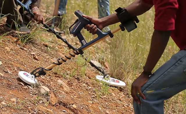 MINELAB GOLD MONSTER 1000